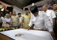 Prabowo Resmikan Kantor DPD Gerindra di Banten Prabowo Resmikan Kantor DPD Gerindra di Banten